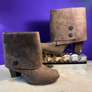 Mukluks size 9 taupe pull on boots